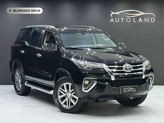 TOYOTA HILUX SW4 2.8 SRX 4X4 7 LUGARES 16V TURBO INTERCOOLER DIESEL 4P AUTOMÁTICO
